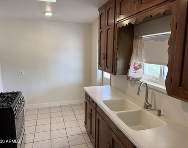598 W Flint Street - Photo Thumbnail 5