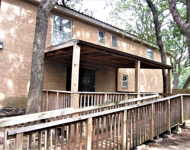 1815 Greenwood Drive - Photo Thumbnail 6