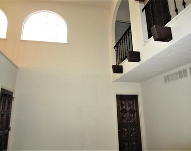 1815 Greenwood Drive - Photo Thumbnail 12