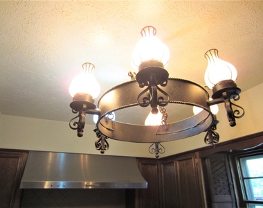 1815 Greenwood Drive - Photo Thumbnail 19