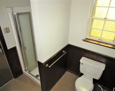 1815 Greenwood Drive - Photo Thumbnail 15