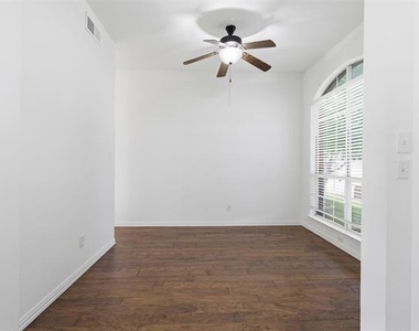 3221 Corning Drive - Photo Thumbnail 5