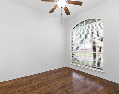 3221 Corning Drive - Photo Thumbnail 4
