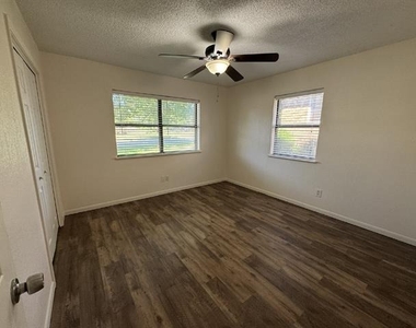 208 Prairie Wind Boulevard - Photo Thumbnail 10