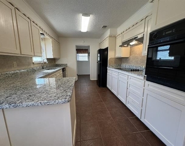 208 Prairie Wind Boulevard - Photo Thumbnail 4