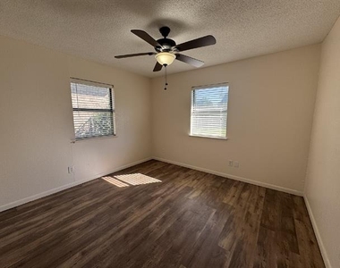 208 Prairie Wind Boulevard - Photo Thumbnail 12