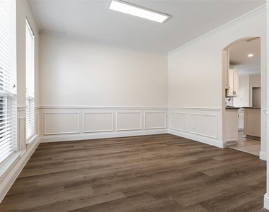 5601 Glenview Lane - Photo Thumbnail 7