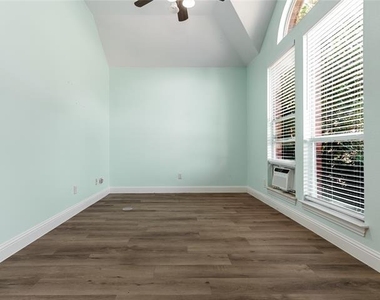 5601 Glenview Lane - Photo Thumbnail 18