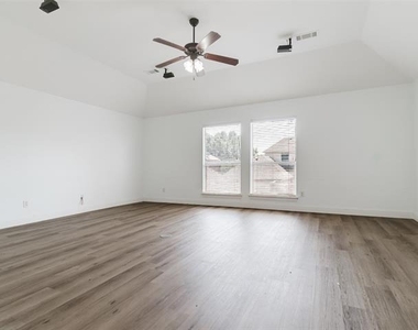 5601 Glenview Lane - Photo Thumbnail 21