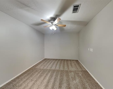 625 Creekview Drive - Photo Thumbnail 4
