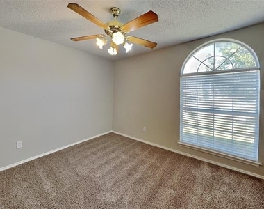 625 Creekview Drive - Photo Thumbnail 12