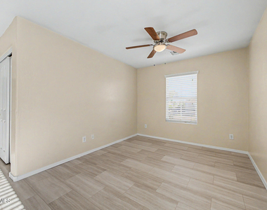 8932 W Hammond Lane - Photo Thumbnail 14