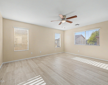 8932 W Hammond Lane - Photo Thumbnail 18