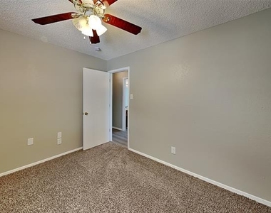 6437 Highview Terrace - Photo Thumbnail 10