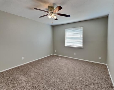 6437 Highview Terrace - Photo Thumbnail 7