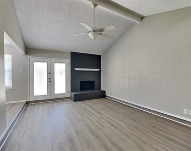 6437 Highview Terrace - Photo Thumbnail 3