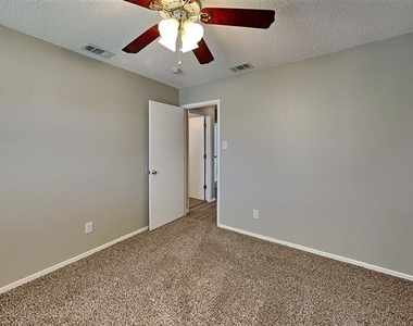 6437 Highview Terrace - Photo Thumbnail 13