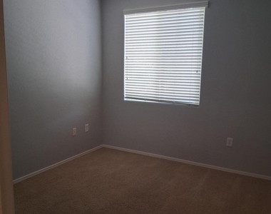 15240 N 142nd Avenue - Photo Thumbnail 13
