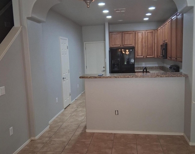 15240 N 142nd Avenue - Photo Thumbnail 3