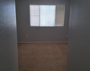 15240 N 142nd Avenue - Photo Thumbnail 11