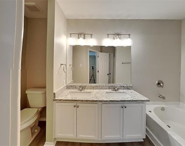 2903 Lake Vista Drive - Photo Thumbnail 8