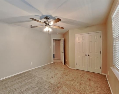 2903 Lake Vista Drive - Photo Thumbnail 9