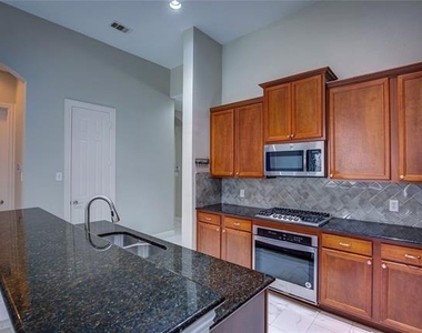 3509 New Castle Court - Photo Thumbnail 5