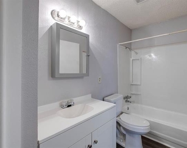 2410 N Willis Street - Photo Thumbnail 3