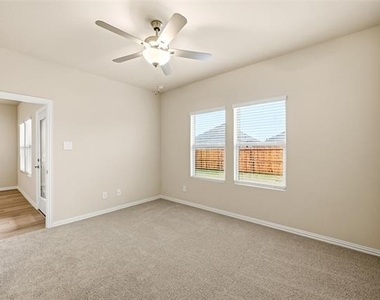 523 Blanton Street - Photo Thumbnail 6
