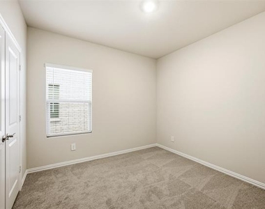523 Blanton Street - Photo Thumbnail 11