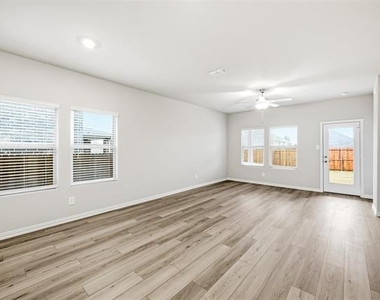 523 Blanton Street - Photo Thumbnail 5