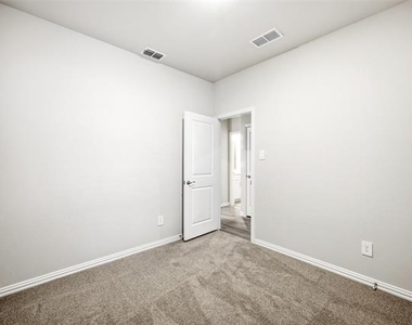 523 Blanton Street - Photo Thumbnail 8