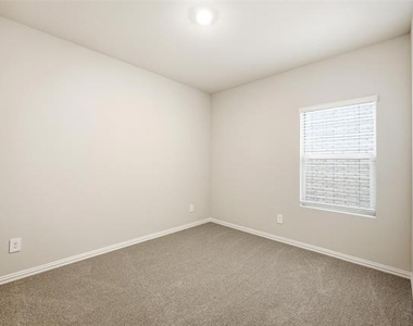 523 Blanton Street - Photo Thumbnail 9