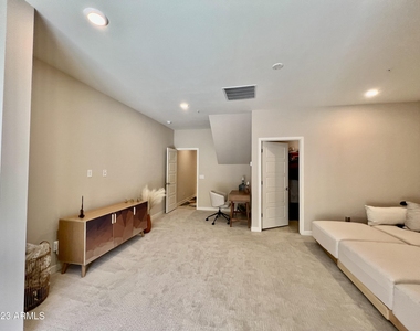 2145 W Harmont Drive - Photo Thumbnail 7