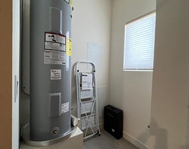 2145 W Harmont Drive - Photo Thumbnail 23