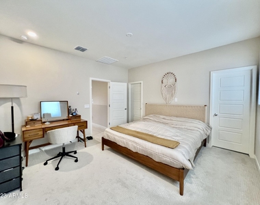 2145 W Harmont Drive - Photo Thumbnail 13