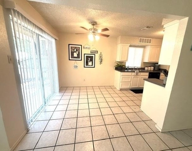 627 Overlook Court - Photo Thumbnail 4