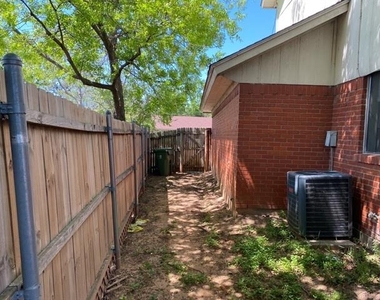 627 Overlook Court - Photo Thumbnail 16