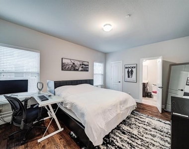 7928 Pam Street - Photo Thumbnail 7