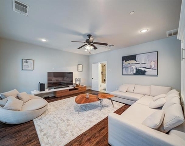 7928 Pam Street - Photo Thumbnail 13
