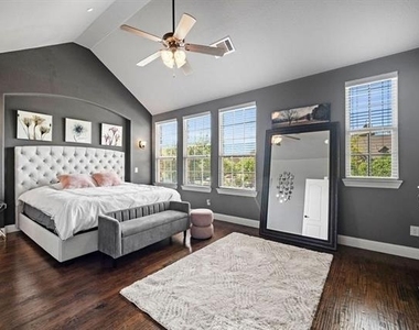 7928 Pam Street - Photo Thumbnail 5
