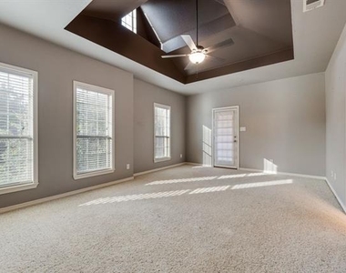 317 Gershwin Way - Photo Thumbnail 5