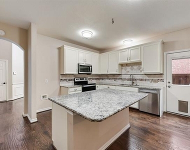 317 Gershwin Way - Photo Thumbnail 4