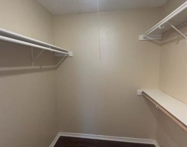 6513 Westridge Drive - Photo Thumbnail 11
