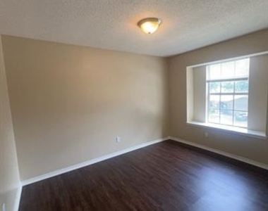 6513 Westridge Drive - Photo Thumbnail 6