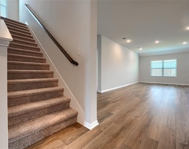 513 Brook View Drive - Photo Thumbnail 3