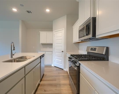 513 Brook View Drive - Photo Thumbnail 6