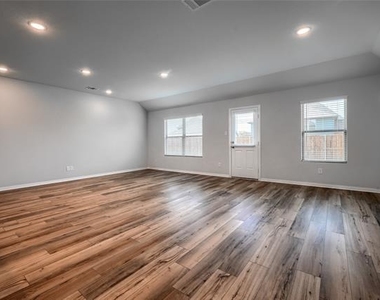 513 Brook View Drive - Photo Thumbnail 11