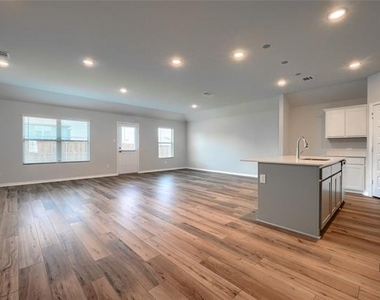 513 Brook View Drive - Photo Thumbnail 4