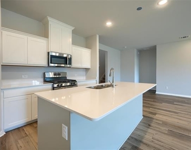 513 Brook View Drive - Photo Thumbnail 7